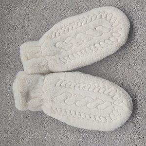 Harriet Isles Lila Fur Mittens